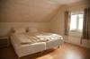 Schlafzimmer mit Doppelbett im Ferienhaus Kroken